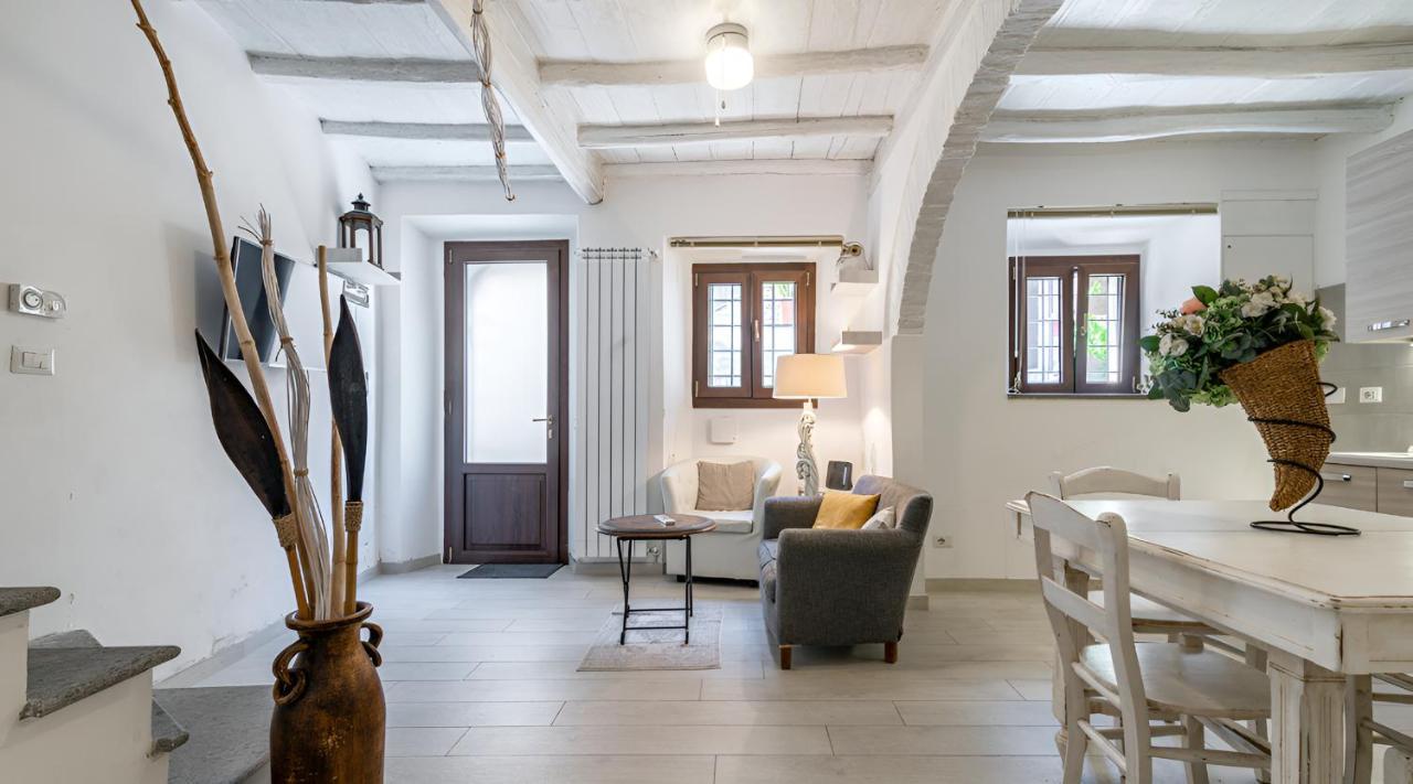 Eleganza In Centro Sul Lago - อันกุยลารา ซาบาเซีย ภายนอก รูปภาพ